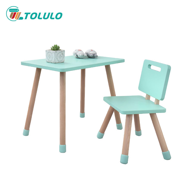 Conjunto de mesa e cadeira infantil